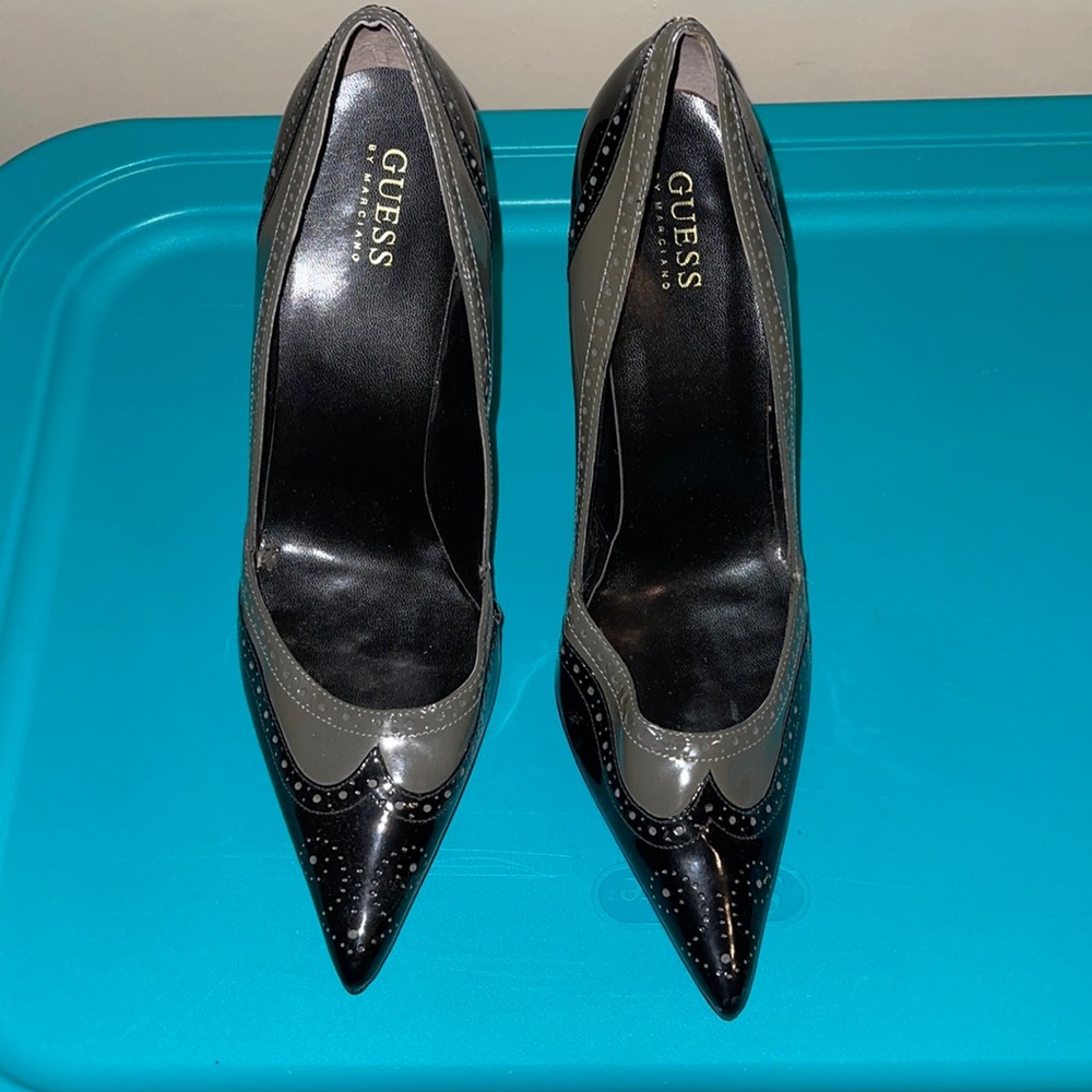 Guess pumps